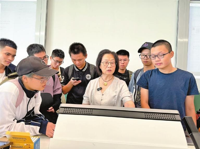 20241018 Professor shares stories behind Nobel Prize.jpg