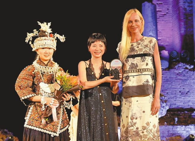 20250722 SZ fashion designer becomes China’s first Tao Award winner.jpg