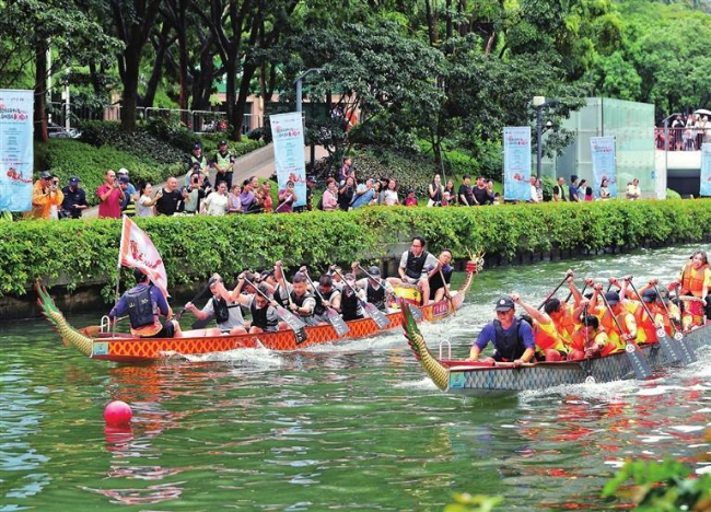 Dragon boat race anchors summe...