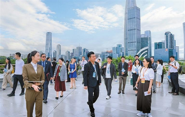 Youth leaders explore green co...